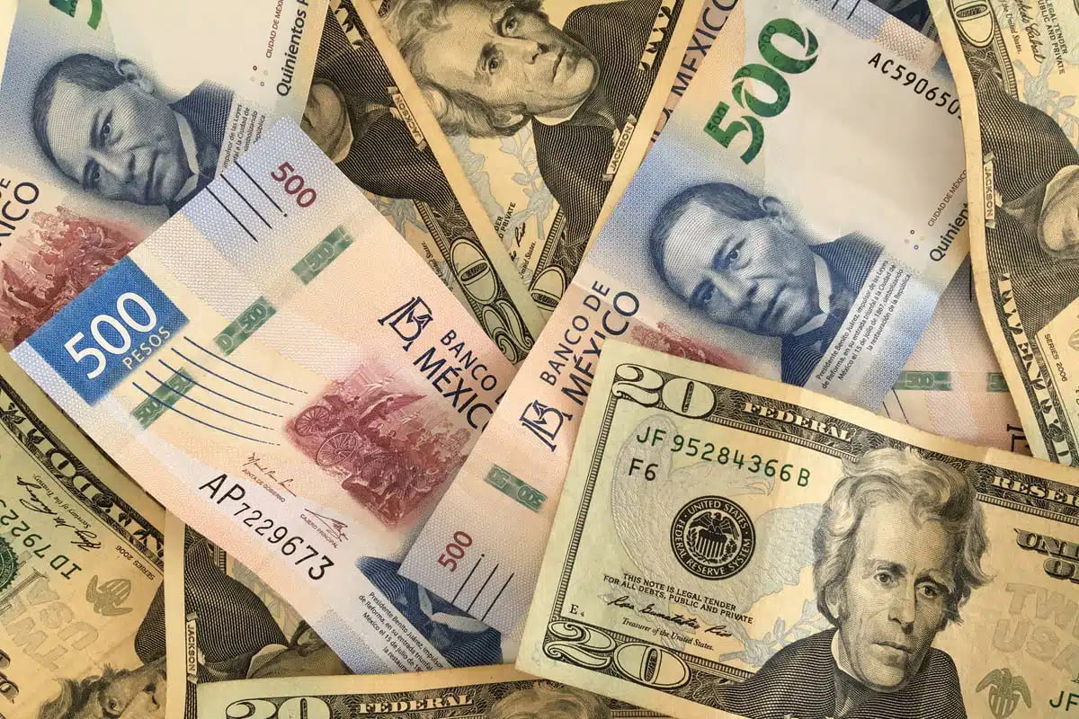 Mexikanischer Peso fällt, während der US-Dollar bei risikoscheuer Haltung wieder an Stärke gewinnt