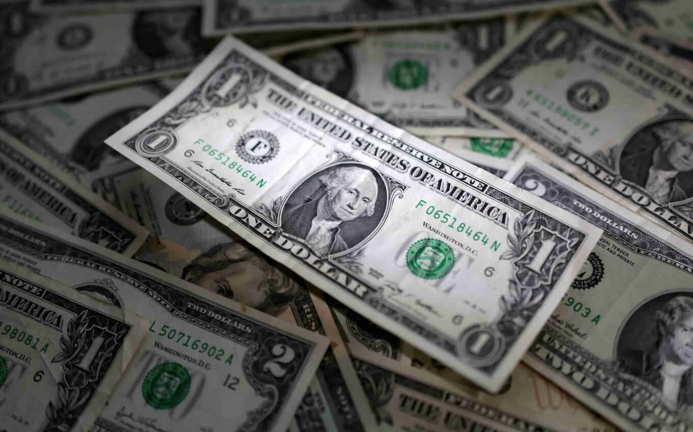 US-Dollar beendet turbulente Woche mit Gewinnen, Märkte blicken auf mögliche Politikänderungen